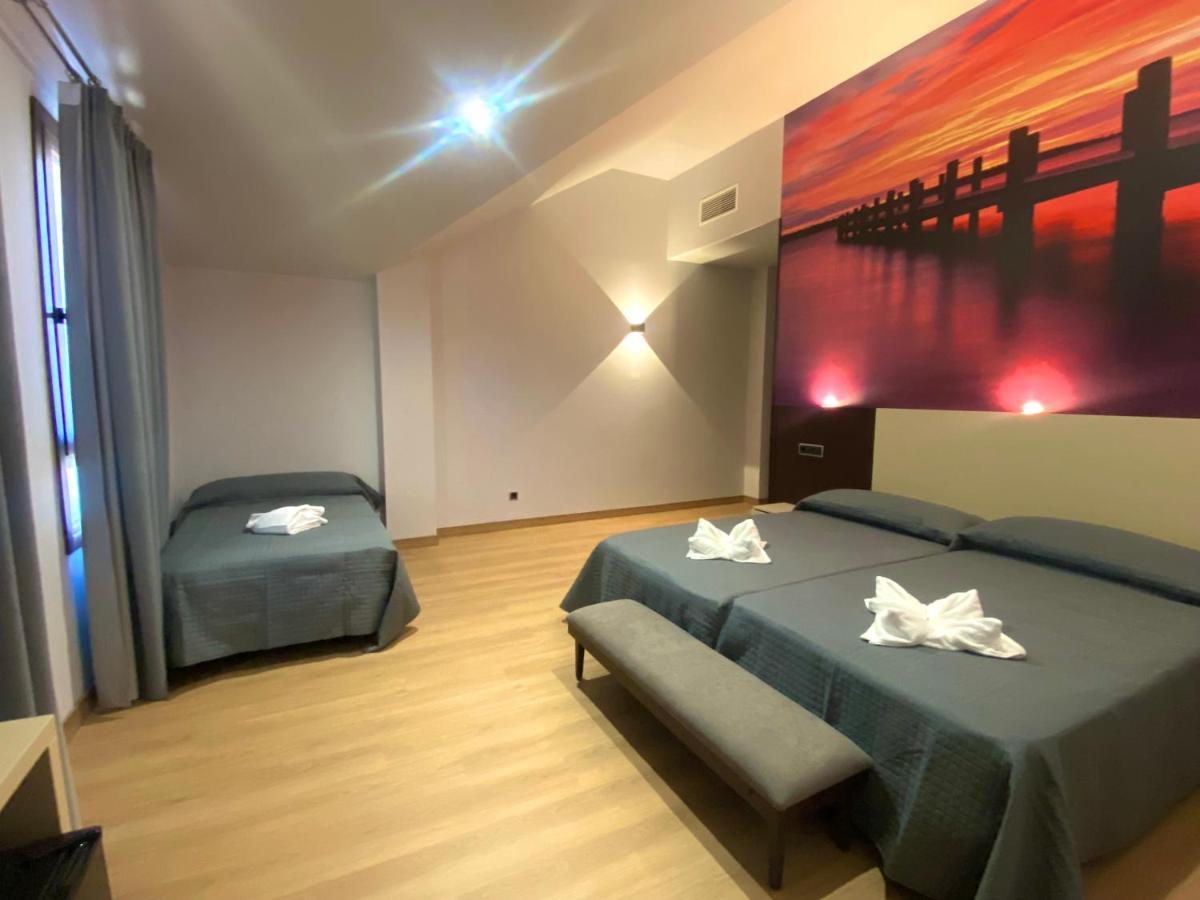 Pulgar Hotel-Asador Montes Oretanos מראה חיצוני תמונה